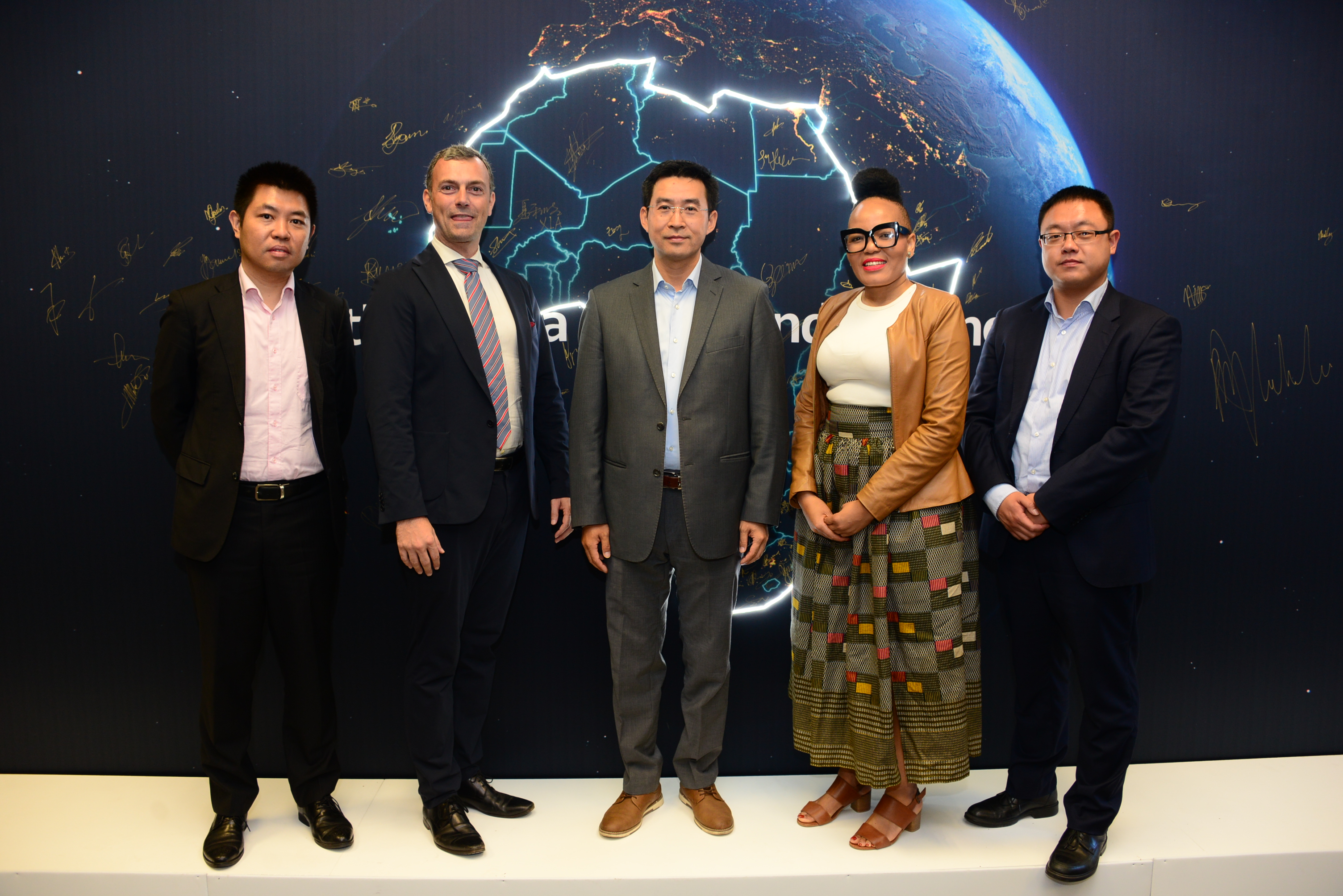 Left to Right: Mr. Zhang Yu, Huawei; Mr. John van Zuylen, AFSIA; Mr. Xia Hesheng, Huawei; Dr. Rethabile Melamu, SAPVIA; Mr. Bian Changle, Huawei