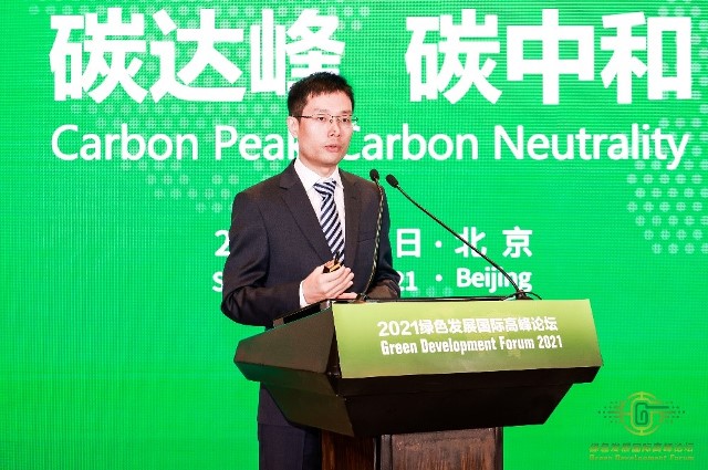 华为数字能源技术有限公司智能光伏业务副总裁武磊磊在2021绿色发展国际高峰论坛发表主题演讲
