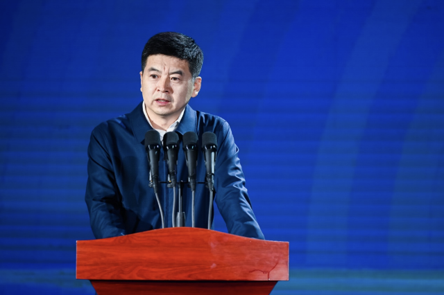 河南省人民政府副省长 党组成员 费东斌