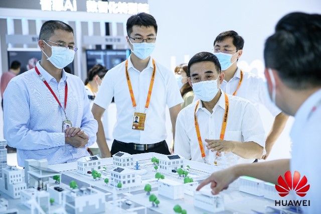 华为智能光伏亮相服贸会：打造面向未来的智能光伏系统