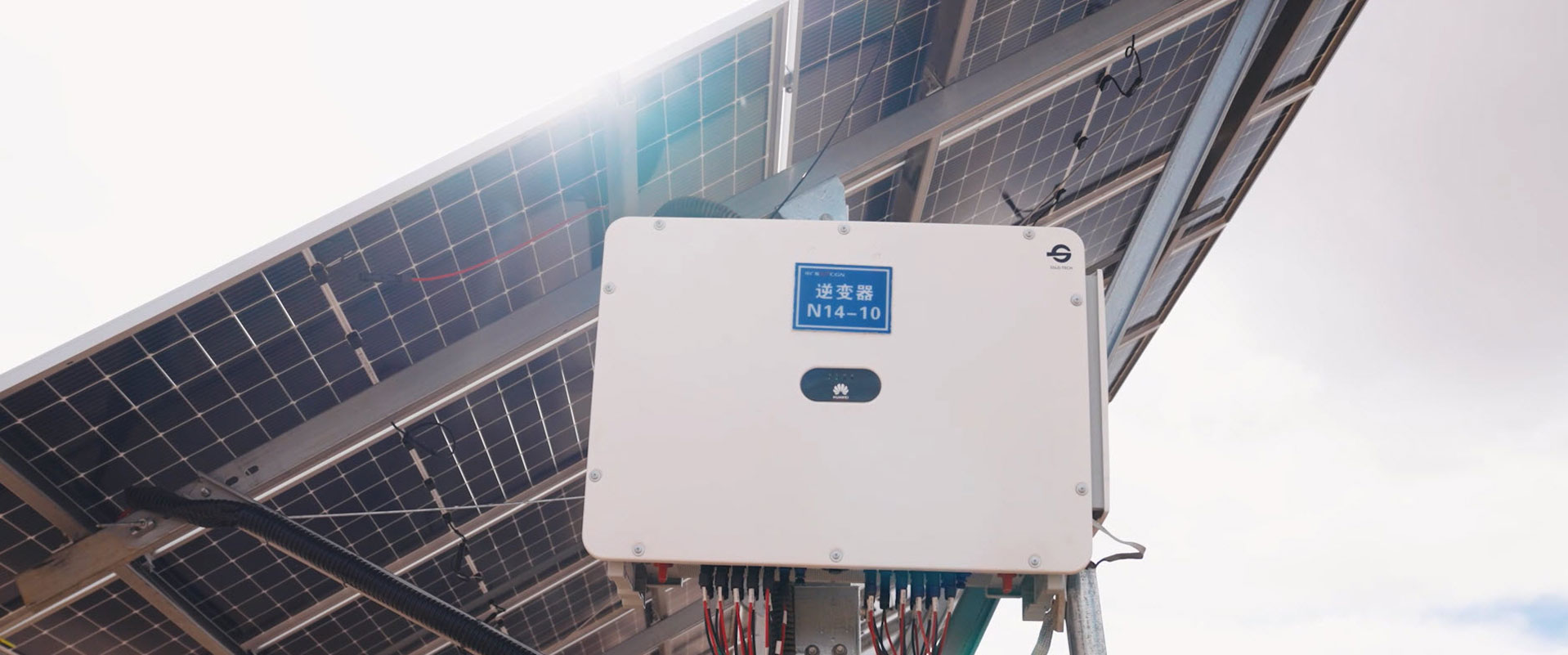 同时，该项目也成为全球最大单体光伏电站、全球最短时间内建成的新能源发电项目（从中标到全部并网历时一年）。