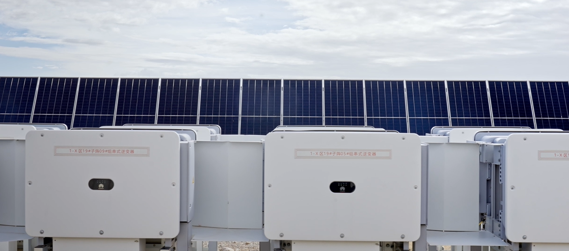 同时，该项目也成为全球最大单体光伏电站、全球最短时间内建成的新能源发电项目（从中标到全部并网历时一年）。