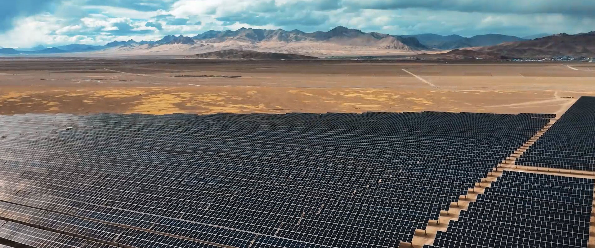 同时，该项目也成为全球最大单体光伏电站、全球最短时间内建成的新能源发电项目（从中标到全部并网历时一年）。