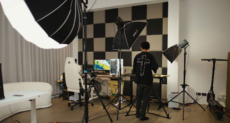 How Thailand’s Top Tech Influencer Built a Smart Solar-Powered Home & Studio