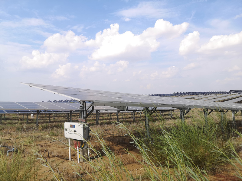 国家电投300MW库布齐光伏治沙项目